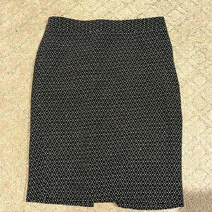 Beautiful stretch skirt. Midl-length, classy, classic.